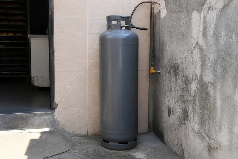 Botijão de gás P45 comercial